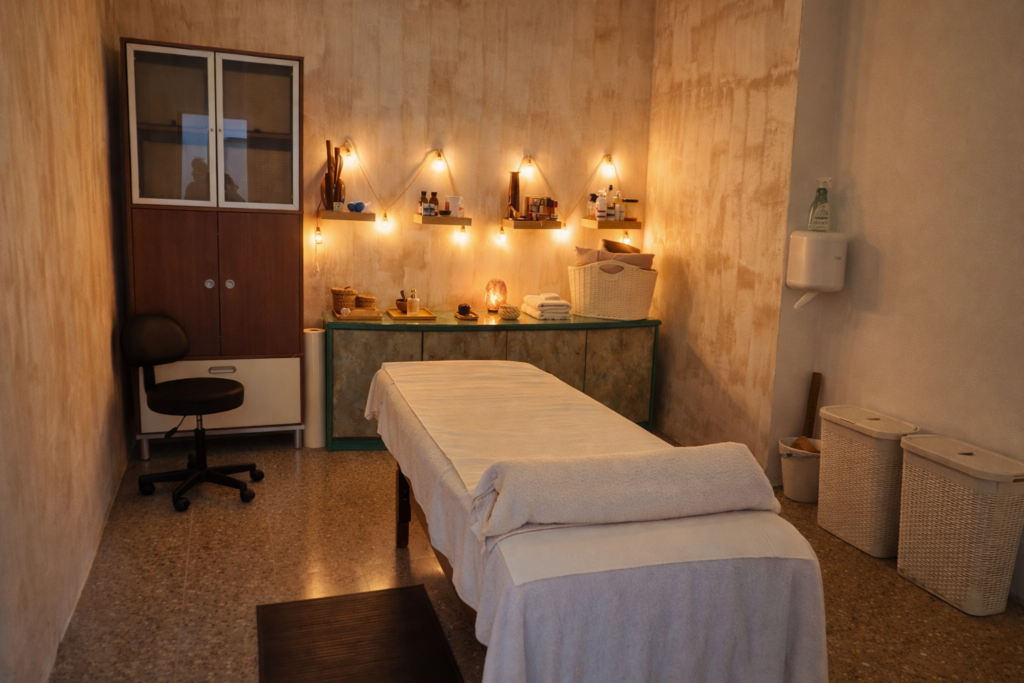 Cabina terapéutica profesional de Padmasana en Santa Cruz de Tenerife disponible para alquiler por terapeutas independientes.
